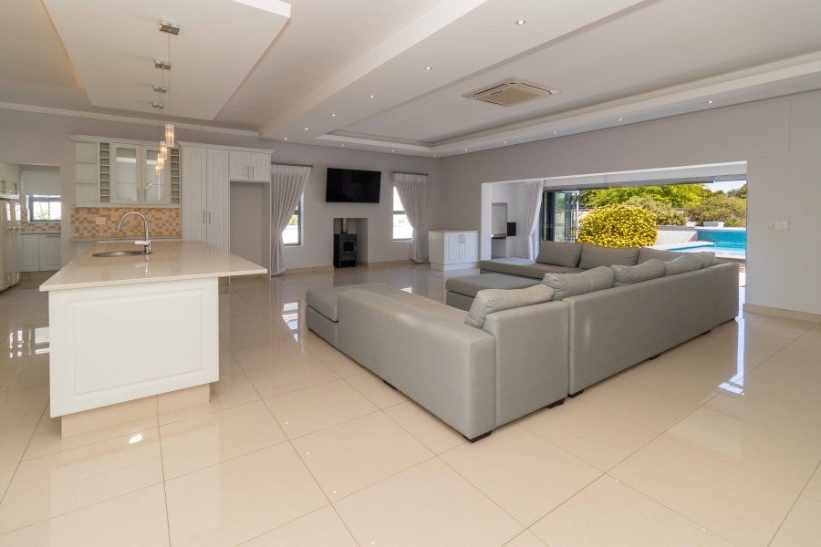 5 Bedroom Property for Sale in Val De Vie Estate Western Cape